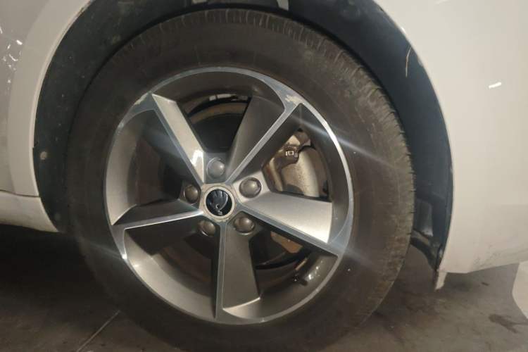 Used Skoda Octavia 2016 1.6L Automatic Smart Drive Edition Right Front Wheel Hub