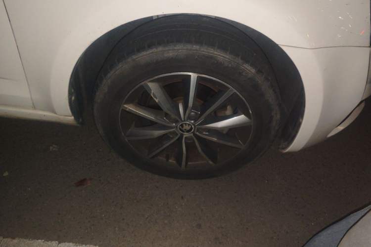 Used Skoda Octavia 2016 1.6L Automatic Chuanxing Edition Right Front Wheel Hub
