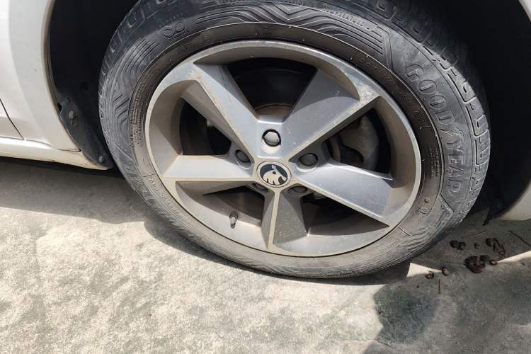 Used Skoda Octavia 2016 1.6L Automatic Chuanxing Edition Right Front Wheel Hub