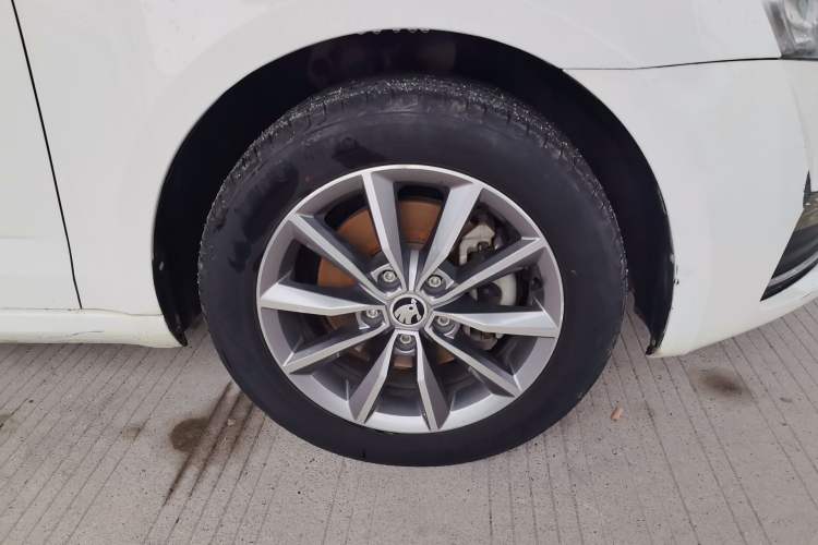 Used Skoda Octavia 2016 1.6L Automatic Chuanxing Edition Right Front Wheel Hub