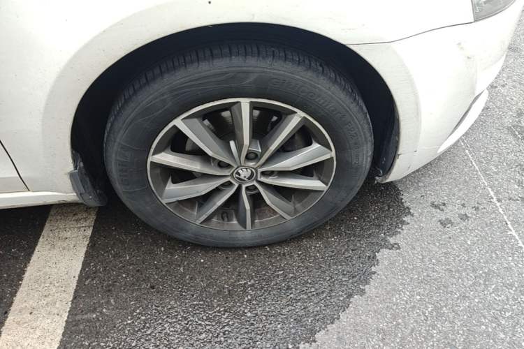 Used Skoda Octavia 2016 1.6L Manual Trend Edition Right Front Wheel Hub
