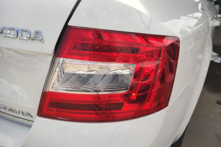 Used Skoda Octavia 2016 1.6L Automatic Smart Drive Edition Right Rear Taillight