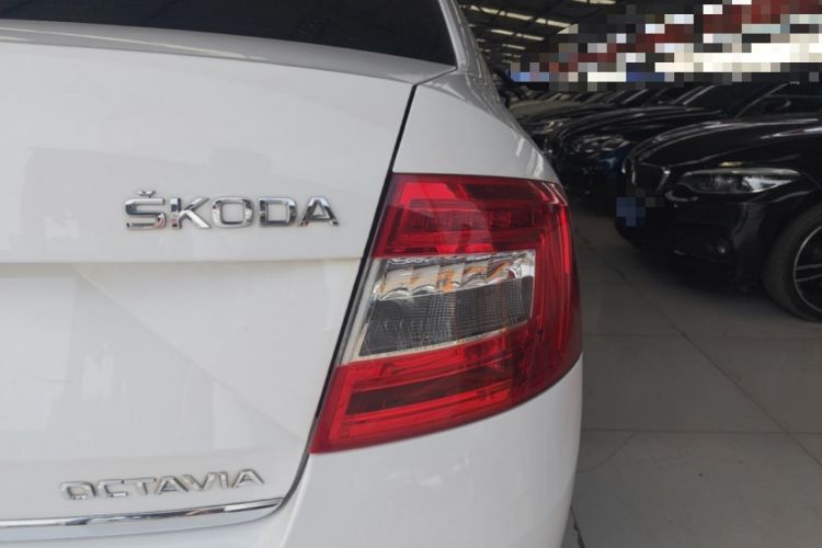 Used Skoda Octavia 2016 1.6L Manual Smart Drive Version Right Rear Taillight