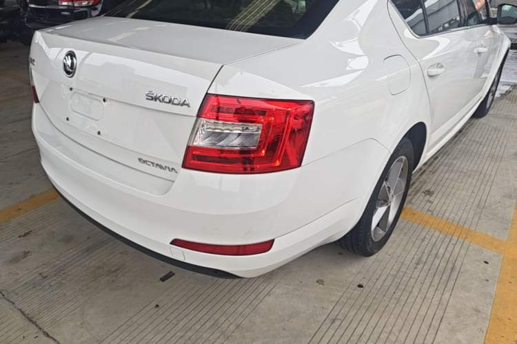 Used Skoda Octavia 2016 1.6L Automatic Chuanxing Edition Right Rear Taillight