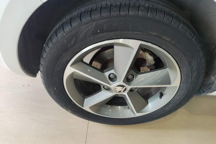 Used Skoda Octavia 2016 1.6L Automatic Chuanxing Edition Right Rear Wheel Hub