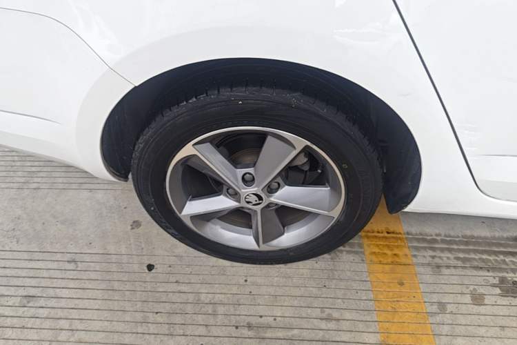 Used Skoda Octavia 2016 1.6L Automatic Chuanxing Edition Right Rear Wheel Hub