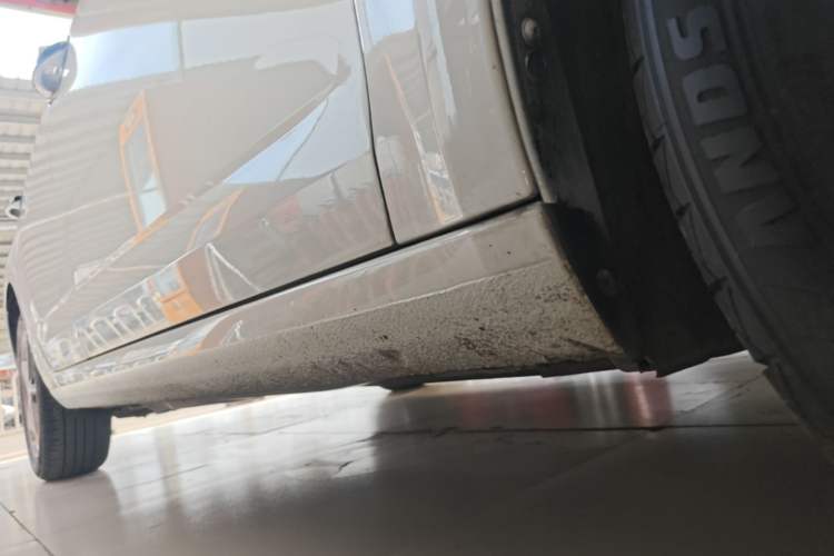 Used Skoda Octavia 2016 1.6L Manual Smart Drive Version Right Side Sill