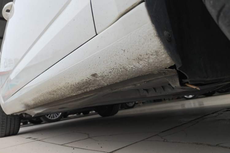 Used Skoda Octavia 2016 1.6L Automatic Smart Drive Edition Right Side Sill