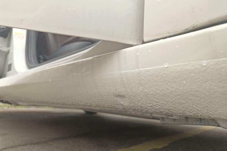 Used Skoda Octavia 2016 1.6L Automatic Front-Wheel Drive Model Right Side Sill