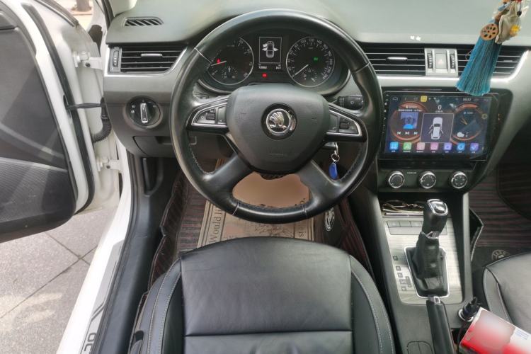 Used Skoda Octavia 2016 1.6L Automatic Smart Drive Edition Steering Wheel