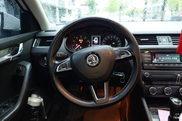 Used Skoda Octavia 2016 1.6L Automatic Smart Drive Edition Steering Wheel