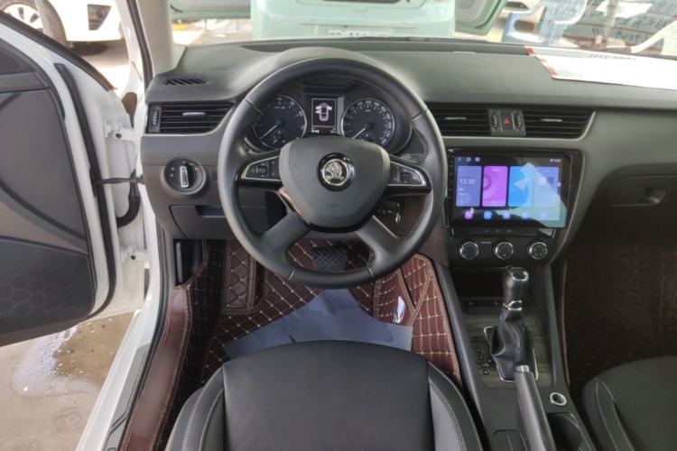 Used Skoda Octavia 2016 1.6L Automatic Smart Drive Edition Steering Wheel