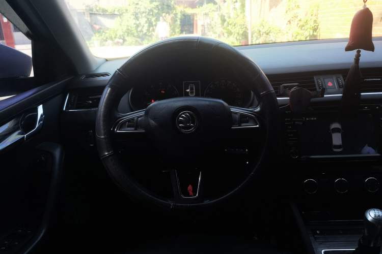 Used Skoda Octavia 2016 1.6L Manual Smart Drive Version Steering Wheel