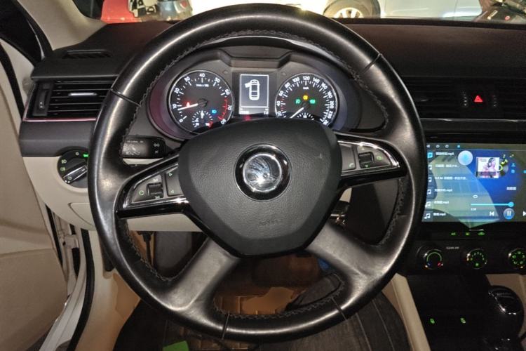 Used Skoda Octavia 2016 1.6L Automatic Smart Drive Edition Steering Wheel