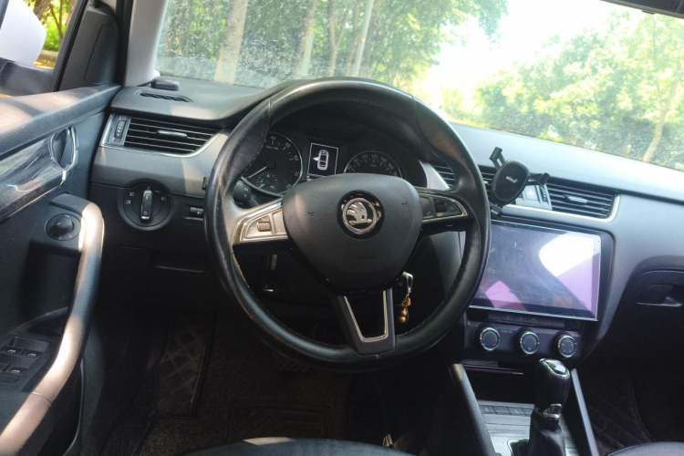 Used Skoda Octavia 2016 1.6L Automatic Smart Drive Edition Steering Wheel