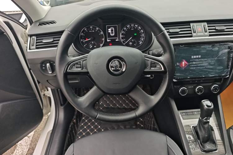 Used Skoda Octavia 2016 TSI280 DSG Smart Drive Edition Steering Wheel