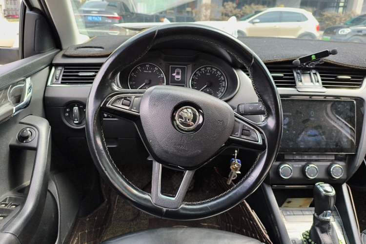 Used Skoda Octavia 2016 1.6L Automatic Smart Drive Edition Steering Wheel