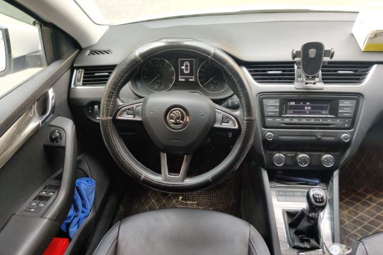 Used Skoda Octavia 2016 1.6L Manual Smart Drive Version Steering Wheel