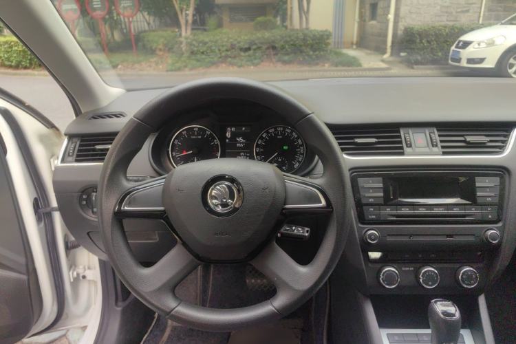 Used Skoda Octavia 2016 1.6L Automatic Chuanxing Edition Steering Wheel