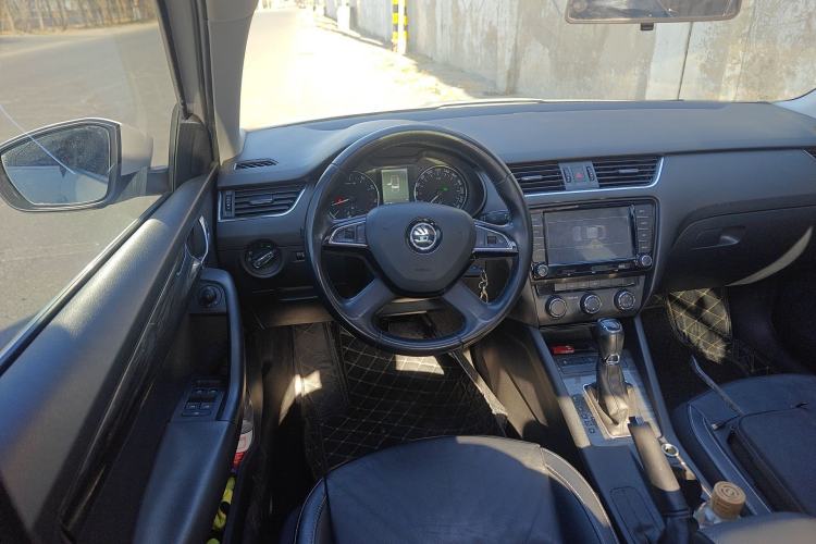 Used Skoda Octavia 2016 1.6L Automatic Smart Drive Edition Steering Wheel