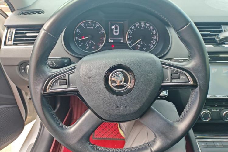 Used Skoda Octavia 2016 1.6L Automatic Smart Drive Edition Steering Wheel