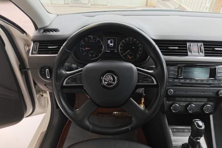 Used Skoda Octavia 2016 1.6L Automatic Smart Drive Edition Steering Wheel