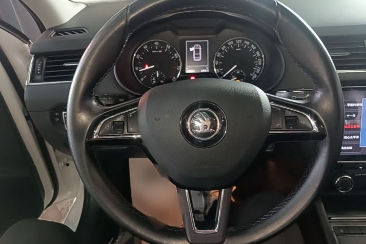 Used Skoda Octavia 2016 1.6L Automatic Smart Drive Edition Steering Wheel