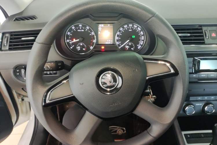 Used Skoda Octavia 2016 1.6L Automatic Chuanxing Edition Steering Wheel