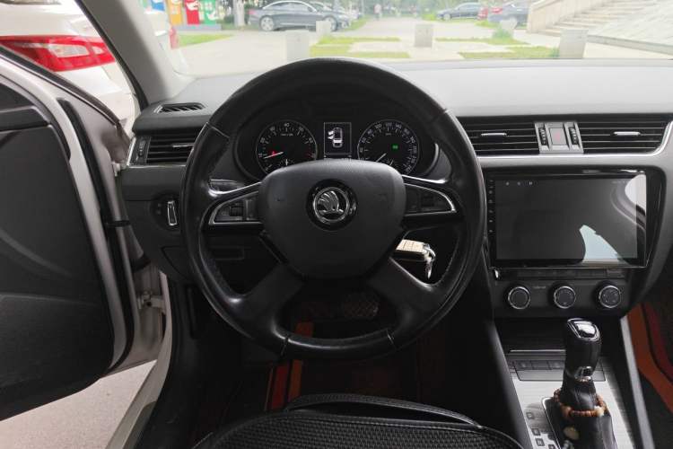 Used Skoda Octavia 2016 1.6L Automatic Smart Drive Edition Steering Wheel