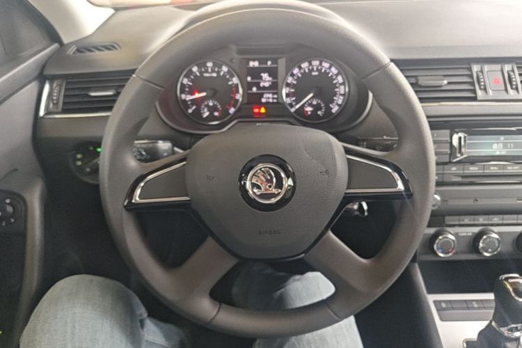 Used Skoda Octavia 2016 1.6L Automatic Chuanxing Edition Steering Wheel