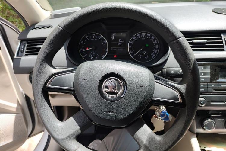 Used Skoda Octavia 2016 1.6L Automatic Chuanxing Edition Steering Wheel
