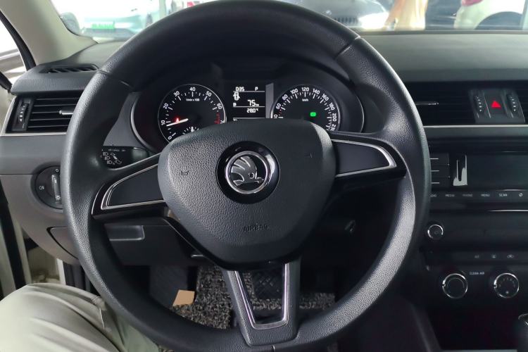 Used Skoda Octavia 2016 1.6L Automatic Chuanxing Edition Steering Wheel