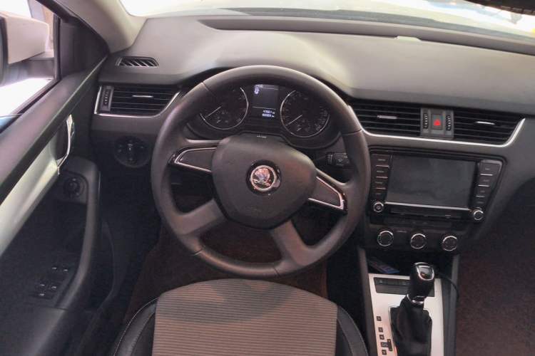 Used Skoda Octavia 2016 1.6L Automatic Chuanxing Edition Steering Wheel
