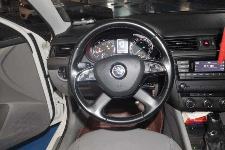 Used Skoda Octavia 2016 1.6L Automatic Smart Drive Edition Steering Wheel