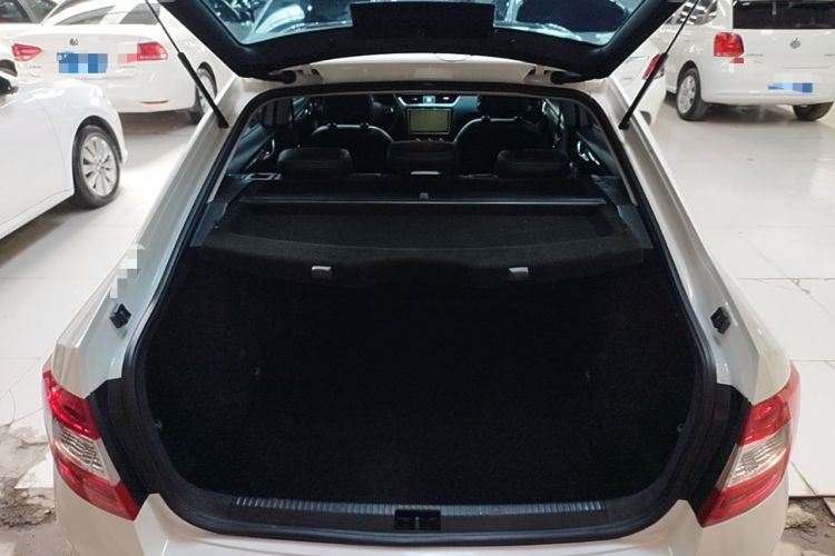 Used Skoda Octavia 2016 1.6L Automatic Smart Drive Edition Trunk