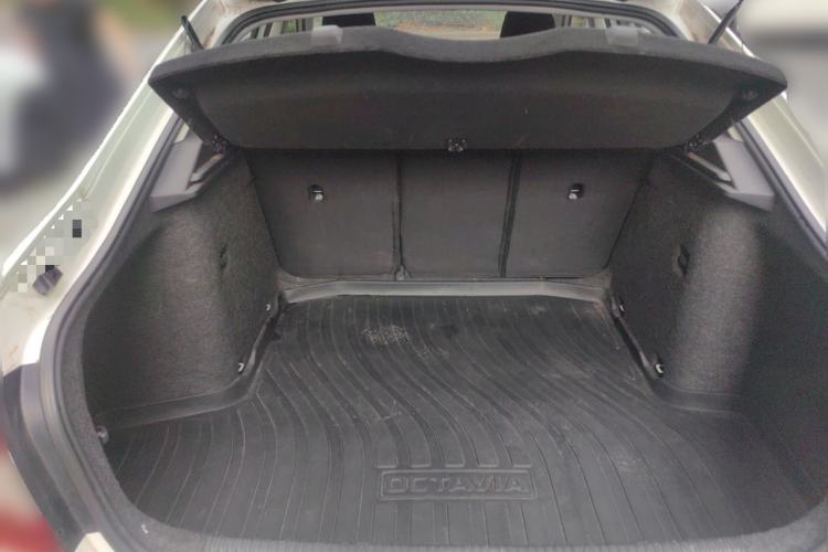 Used Skoda Octavia 2016 1.6L Automatic Chuanxing Edition Trunk