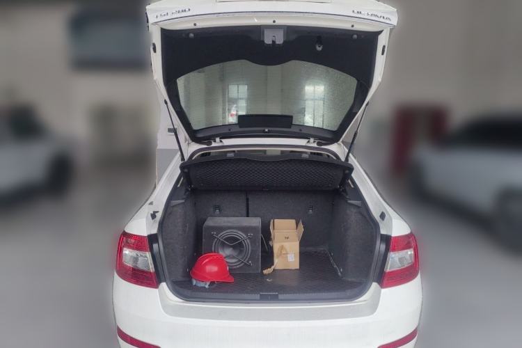 Used Skoda Octavia 2016 TSI280 DSG Smart Drive Edition Trunk