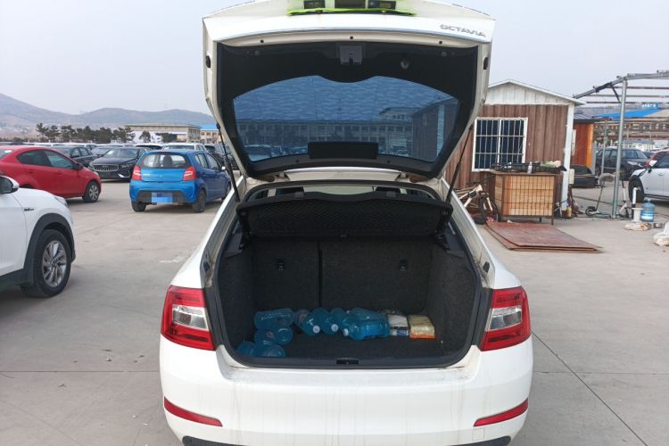 Used Skoda Octavia 2016 1.6L Automatic Smart Drive Edition Trunk
