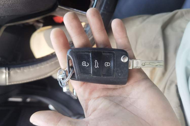 Used Skoda Octavia 2016 1.6L Manual Smart Drive Version Vehicle Key