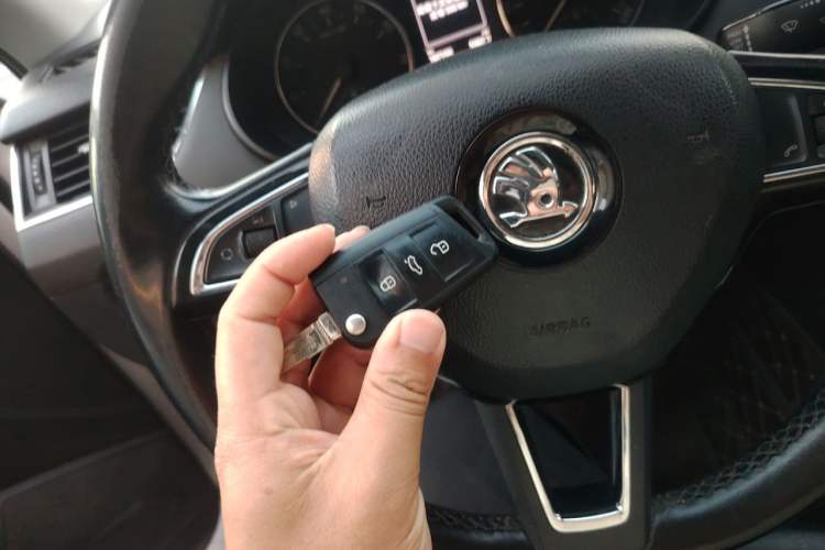 Used Skoda Octavia 2016 1.6L Manual Smart Drive Version Vehicle Key