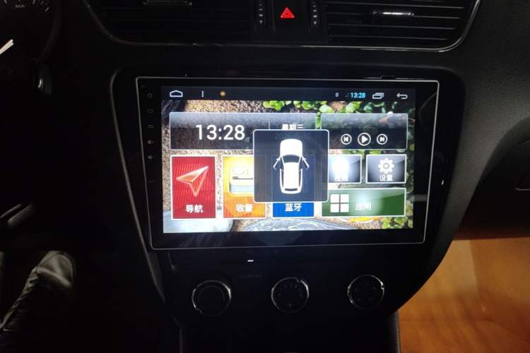 Used Skoda Octavia 2016 1.6L Automatic Smart Drive Edition Audio And AC Panel