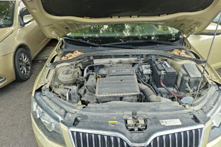 Used Skoda Octavia 2016 1.6L Automatic Smart Drive Edition Engine Bay Right