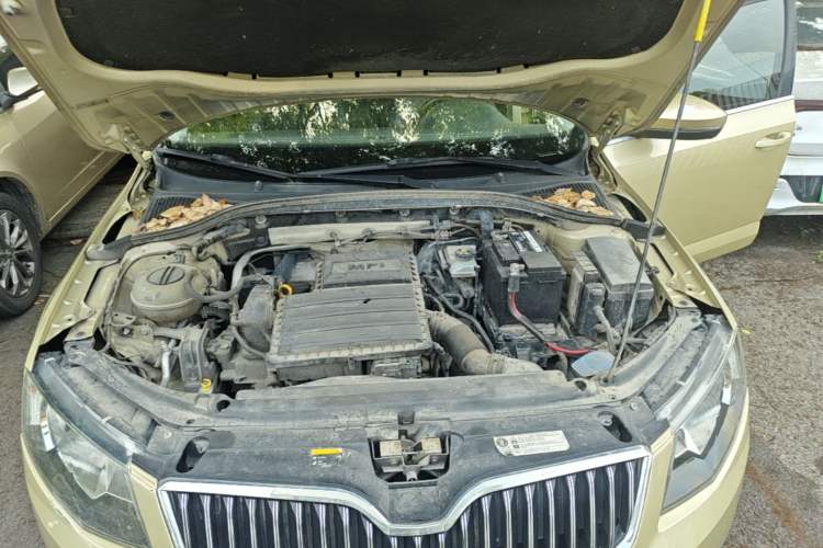 Used Skoda Octavia 2016 1.6L Automatic Smart Drive Edition Engine Bay