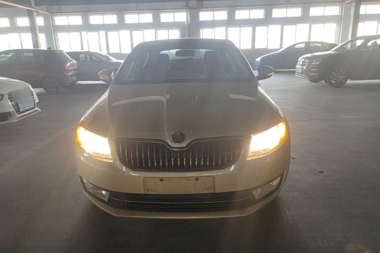 Used Skoda Octavia 2016 1.6L Automatic Smart Drive Edition Front