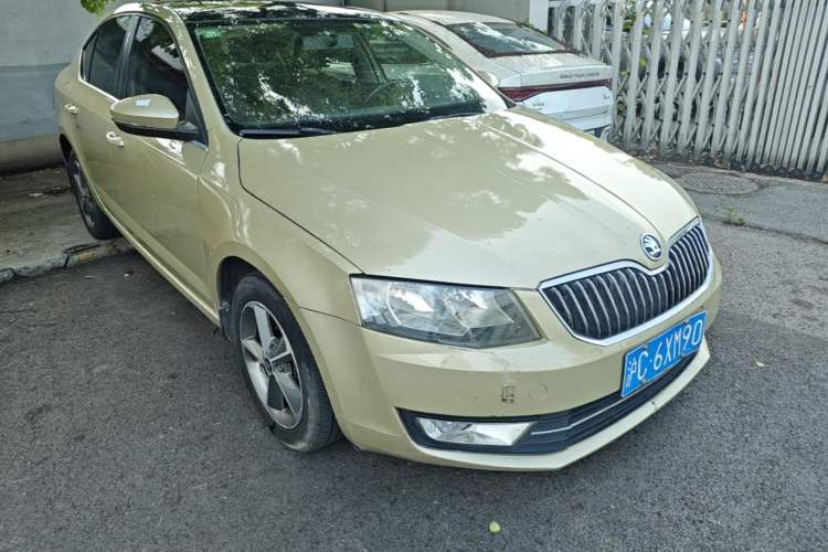 Used Skoda Octavia 2016 1.6L Automatic Smart Drive Edition Front Right 45 Deg