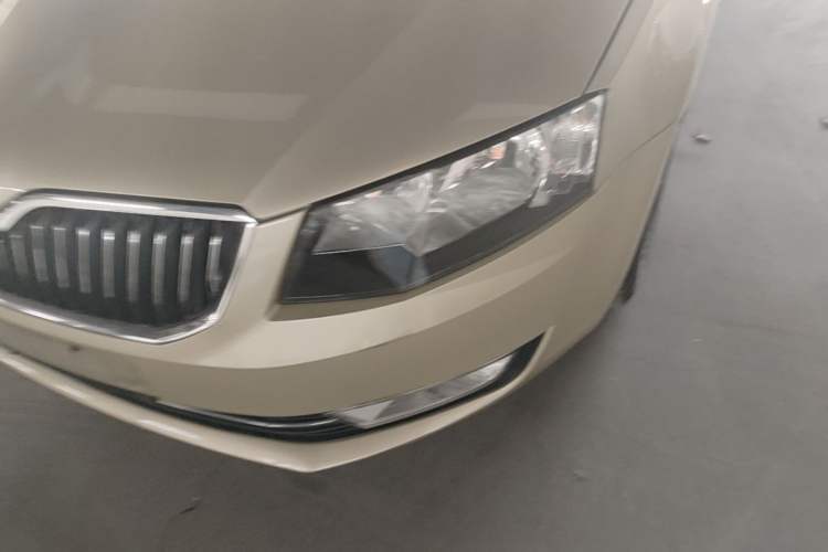 Used Skoda Octavia 2016 1.6L Automatic Smart Drive Edition Left Front Headlight