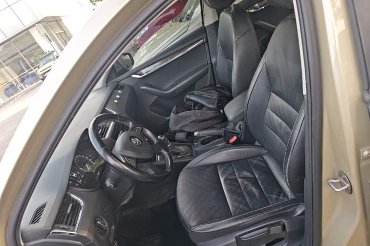 Used Skoda Octavia 2016 1.6L Automatic Smart Drive Edition Left Front Seat