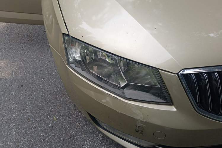 Used Skoda Octavia 2016 1.6L Automatic Smart Drive Edition Right Front Headlight