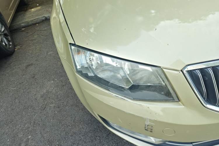 Used Skoda Octavia 2016 1.6L Automatic Smart Drive Edition Right Front Headlight