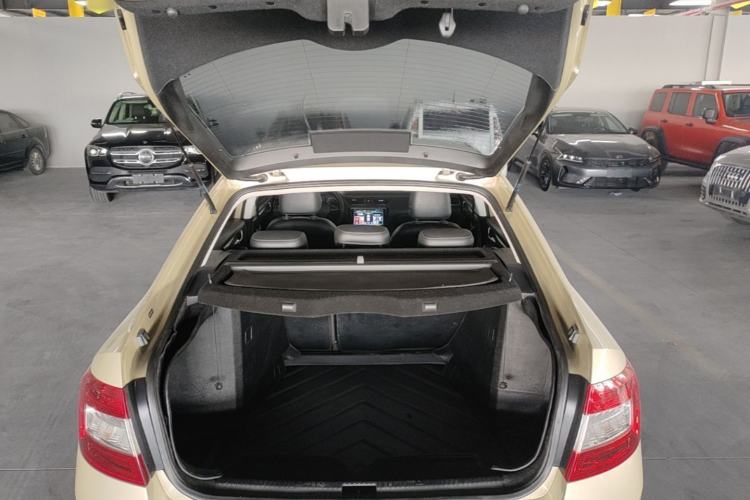 Used Skoda Octavia 2016 1.6L Automatic Smart Drive Edition Trunk